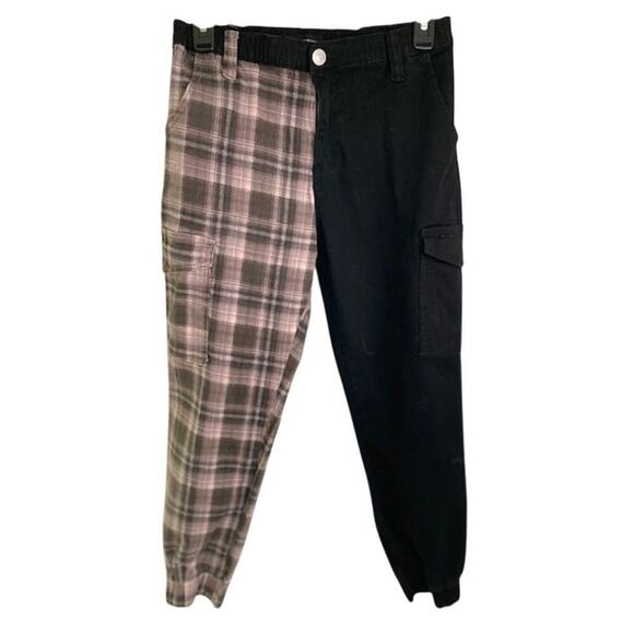 Almost Famous Size Medium Plaid and Solid Pant Jogger Legs Black - Picture 1 of 8